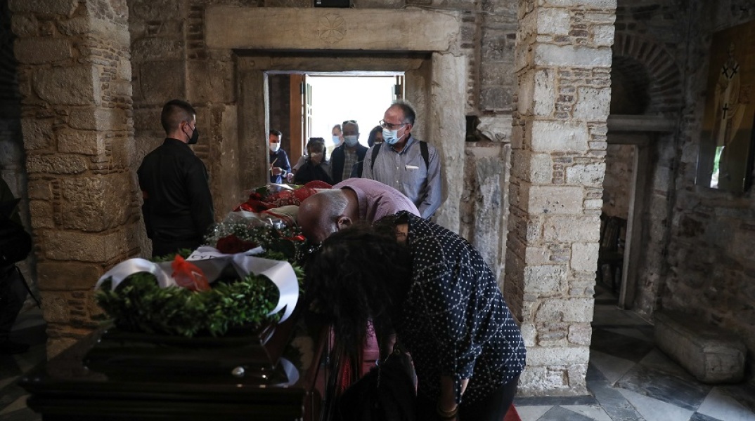 Μίκης Θεοδωράκης: Στιγμιότυπο από το λαϊκό προσκύνημα