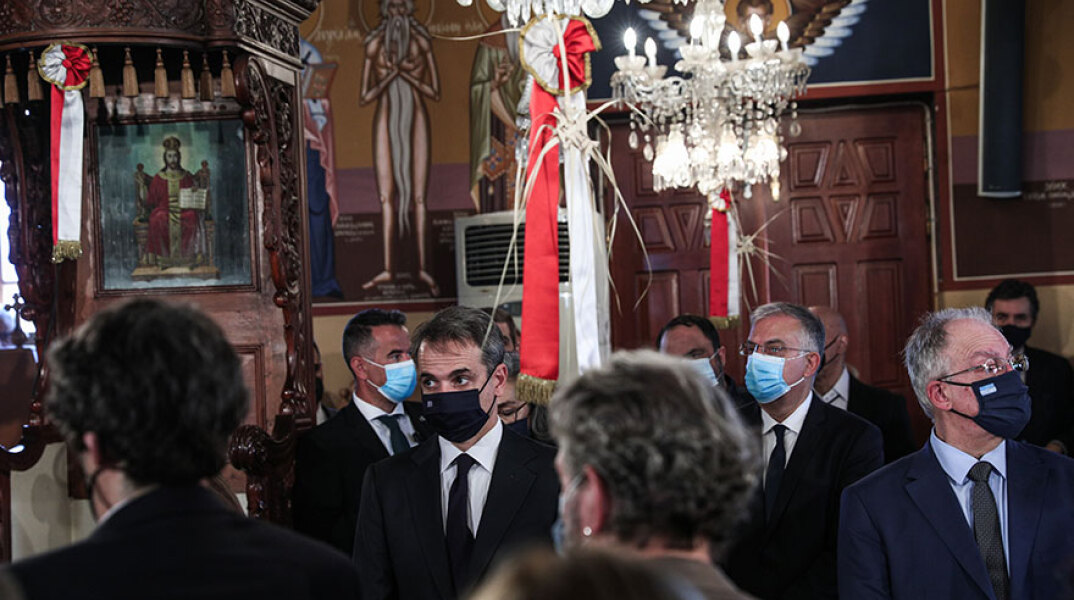 Ο Κυριάκος Μητσοτάκης στην κηδεία του Μίκη Θεοδωράκη στον Γαλατά στα Χανιά Κρήτης