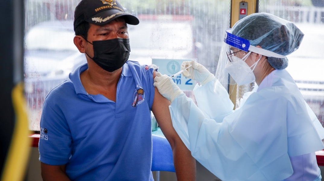 Εμβολιασμός πολιτών κατά του κορωνοϊού στην Ταϊλάνδη