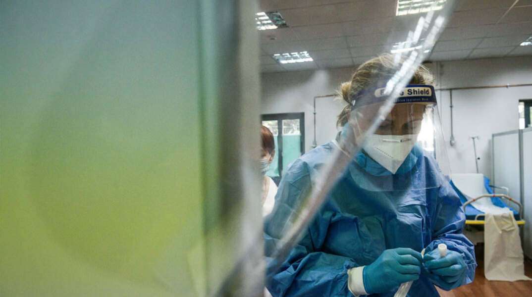 Γιατρός σε ΜΕΘ για κορωνοϊό (ΦΩΤΟ ΑΡΧΕΙΟΥ) - Τα νέα κρούσματα σήμερα Παρασκευή 10 Σεπτεμβρίου 2021 και την κατανομή τους ανακοίνωσε ο ΕΟΔΥ