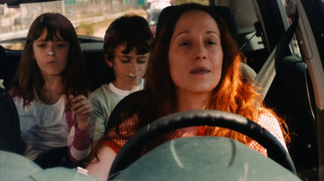 Γυναίκα που οδηγεί αυτοκίνητο