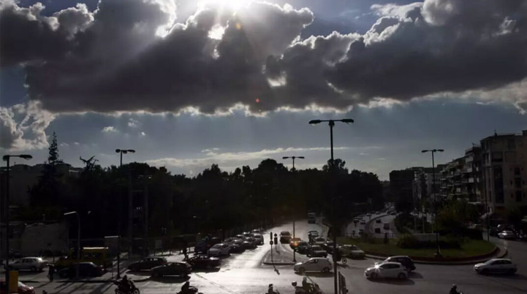 Σύννεφα στην Αθήνα (ΦΩΤΟ ΑΡΧΕΙΟΥ) - Αίθριος ο καιρός σήμερα Σάββατο 11 Σεπτεμβρίου 2021, σύμφωνα με την πρόγνωση της ΕΜΥ
