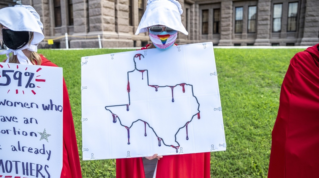 Διαδηλωτές στο Τέξας που διαμαρτύρονται για το νόμο κατά των αμβλώσεων