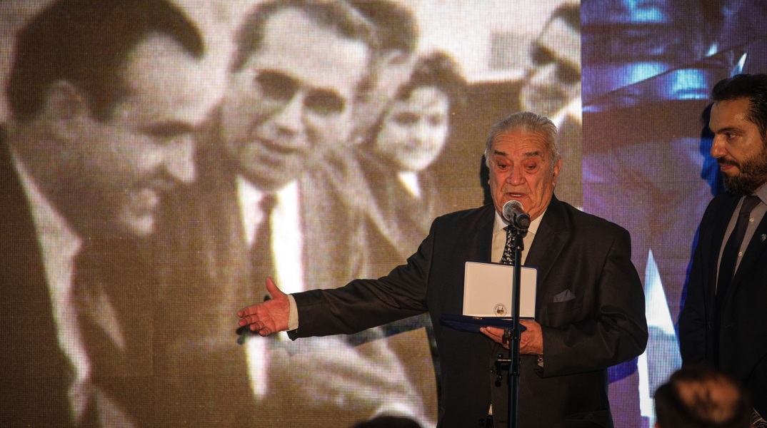 Ο εμβληματικός φίλαθλος του Εθνικού Γιάννης Μαντζουράνης πέθανε σε ηλικία 87 ετών - Είχε εισαχθεί στη ΜΕΘ του Ευαγγελισμού λόγω κορωνοϊού