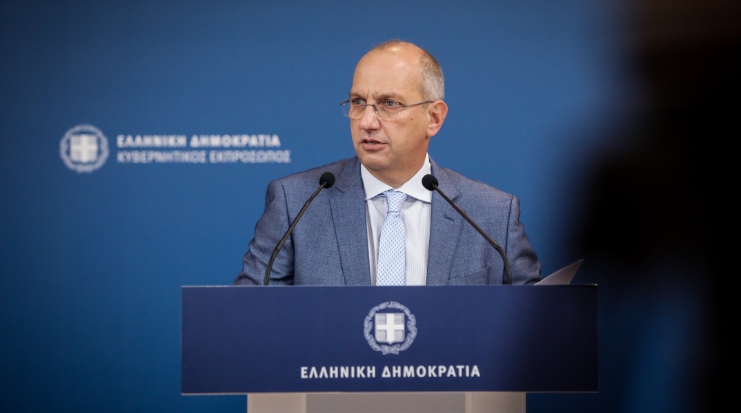Ο κυβερνητικός εκπρόσωπος Γιάννης Οικονόμου αναφέρθηκε στις εξαγγελίες του πρωθυπουργού στη ΔΕΘ και έδωσε διευκρινίσεις για την αύξηση τιμής του ρεύματος