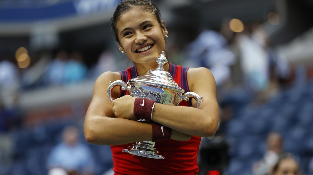 Η 18χρονη Έμα Ραντουκάνου επικράτησε με 6-4, 6-3 της 19χρονης Λέιλα Φερνάντεζ στον τελικό και κατέκτησε το US Open