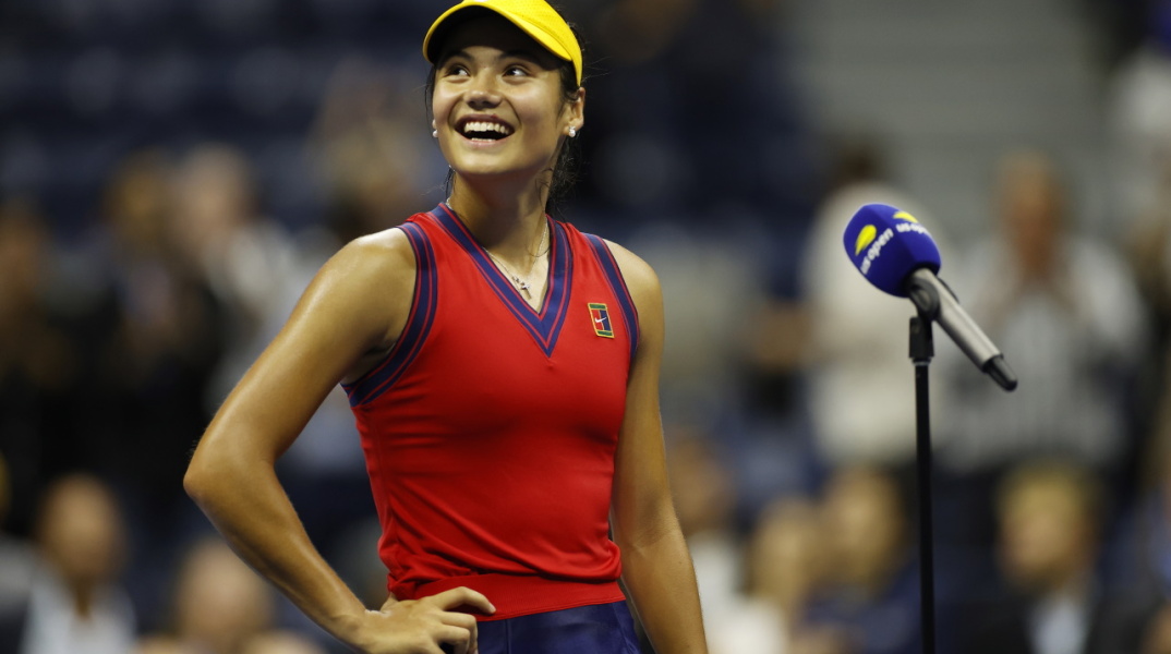 Η Έμμα Ραντουκάνου σε ηλικία 18 ετών κατέκτησε το US Open και έγινε η πρώτη αθλήτρια που φτάνει στον τίτλο προερχόμενη από τα προκριματικά
