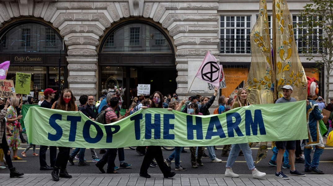 Ακτιβιστές υπέρ του περιβάλλοντος διαδηλώνουν