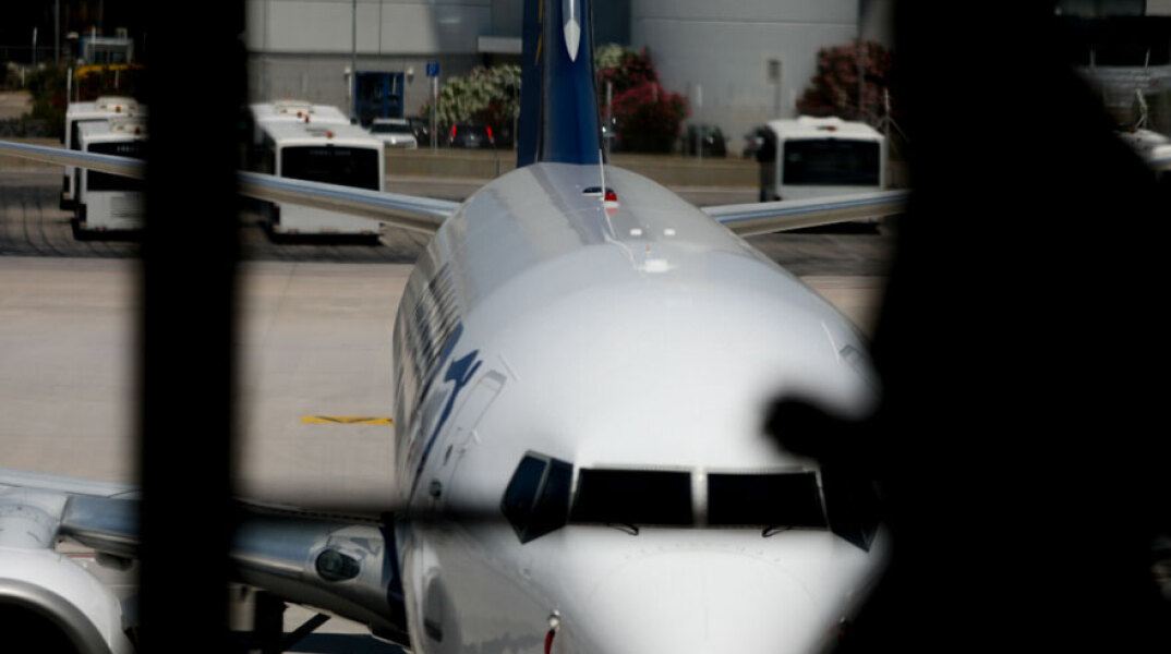 Αεροπλάνο στο αεροδρόμιο «Ελευθέριος Βενιζέλος» (ΦΩΤΟ ΑΡΧΕΙΟΥ) - Σε ισχύ τα νέα μέτρα για τη μετακίνηση με αεροπλάνο που αφορούν σε επιβάτες εμβολιασμένους και μη
