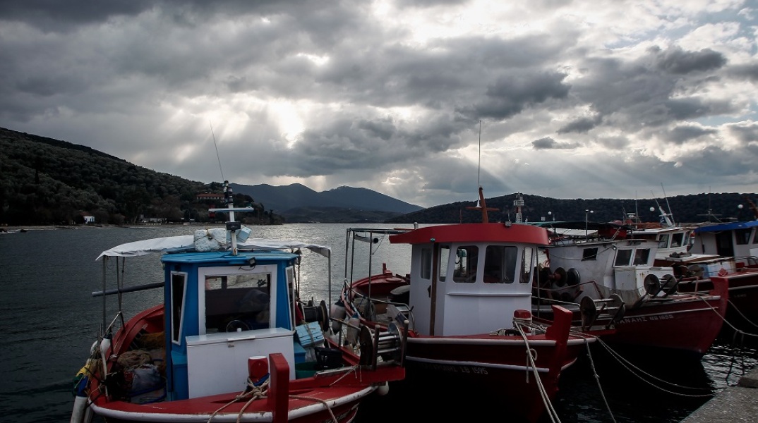 Bάρκες ψαράδων στο Βόλο 