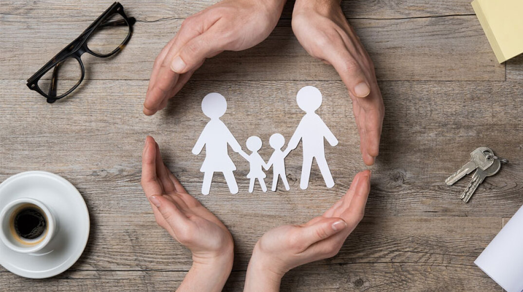 Οικογένεια (ΦΩΤΟ ΑΡΧΕΙΟΥ) - Όταν υπάρχουν διαζευγμένοι γονείς ή σε διάσταση περιπλέκεται το θέμα για τον εμβολιασμός του παιδιού κατά του κορωνοϊού