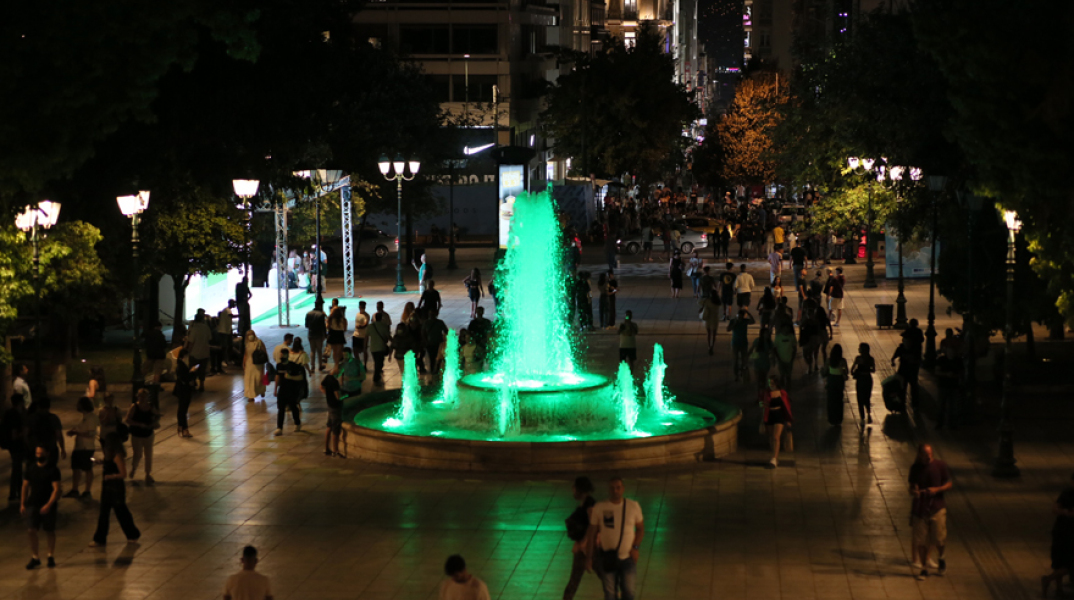 H Πλατεία Συντάγματος & η Ομόνοια «ντύθηκαν» στα πράσινα