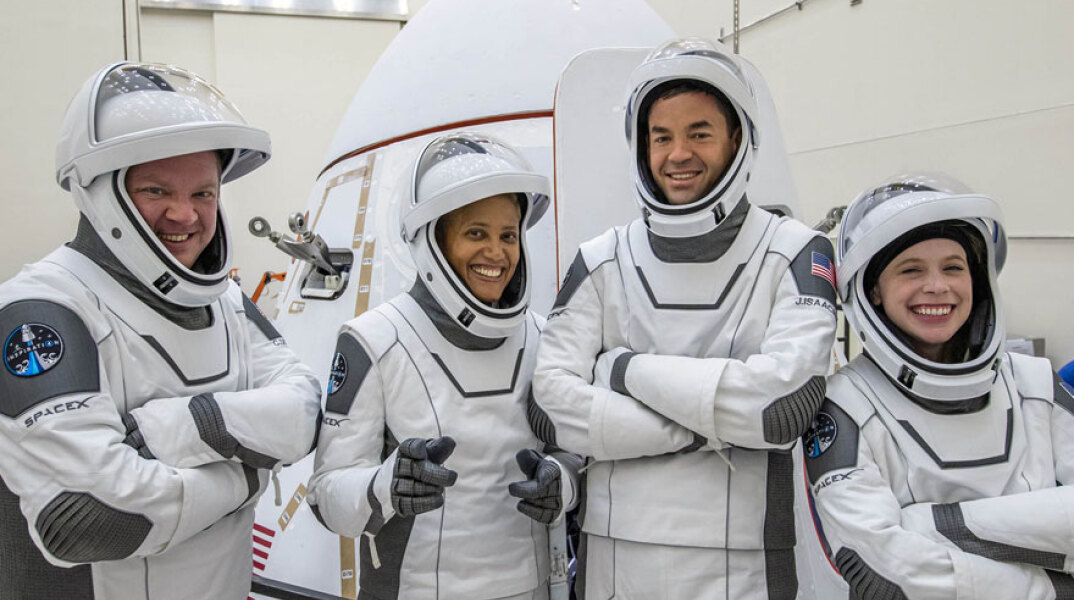 Οι τέσσερις ερασιτέχνες αστροναύτες - τουρίστες που πήγαν στο Διάστημα με πύραυλο της SpaceX