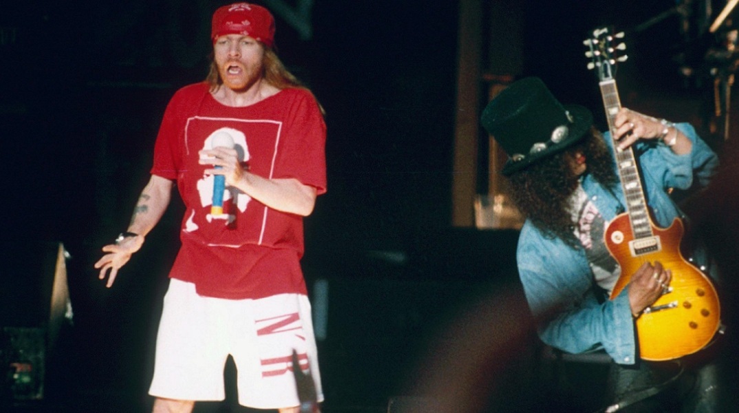 Οι Guns 'N Roses κατά τη διάρκεια συναυλίας στο Milton Keynes Bowl το 1993