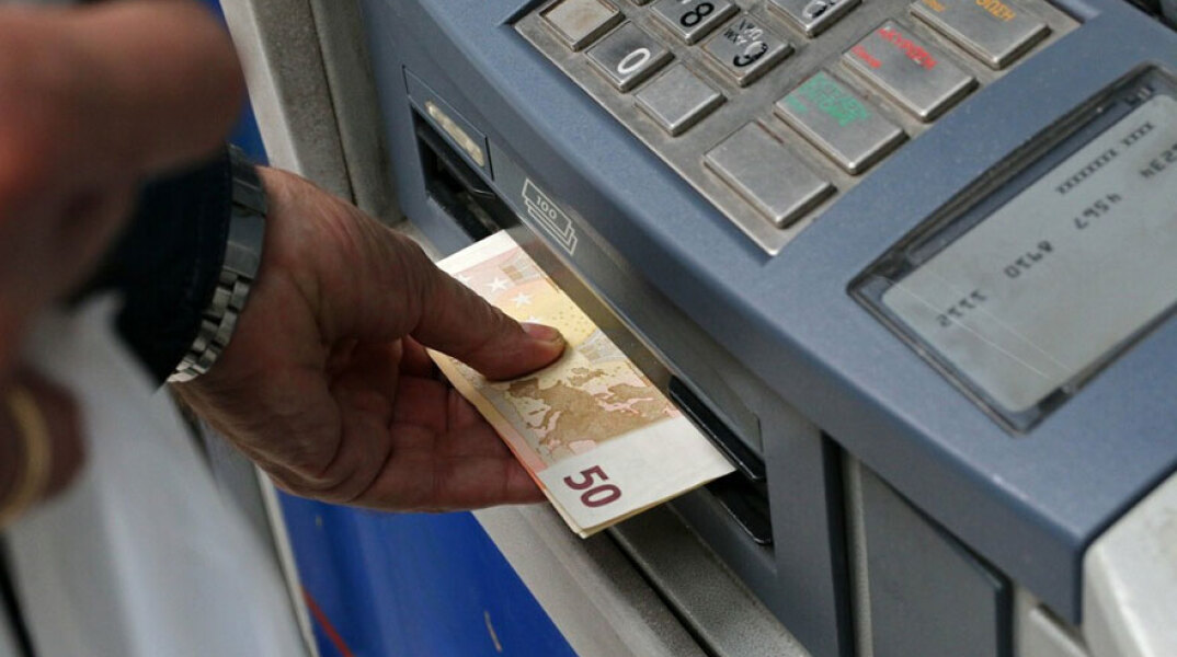 Καταβάλλονται οι συντάξεις Οκτωβρίου 2021 αυτήν την εβδομάδα, όπως και επιδόματα του ΟΑΕΔ στους δικαιούχους