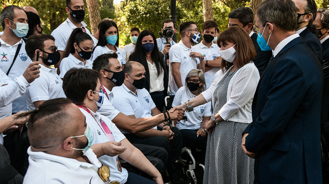 Η Κατερίνα Σακελλαροπούλου, Πρόεδρος της Δημοκρατίας, συνεχάρη την Ελληνική Παραολυμπιακή Ομάδα, την οποία υποδέχτηκε στον Κήπο του Προεδρικού Μεγάρου