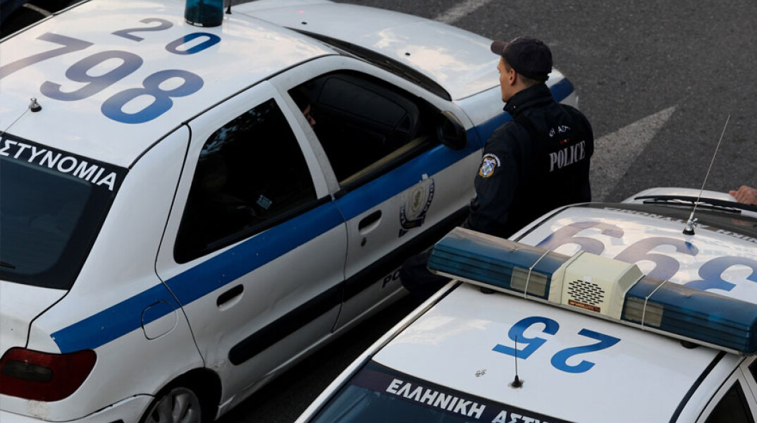 Περιπολικά της Αστυνομίας (ΦΩΤΟ ΑΡΧΕΙΟΥ) - Εξετάζεται η εμπλοκή και άλλων ατόμων στην υπόθεση με τον βιασμό 19χρονου στα Χανιά της Κρήτης