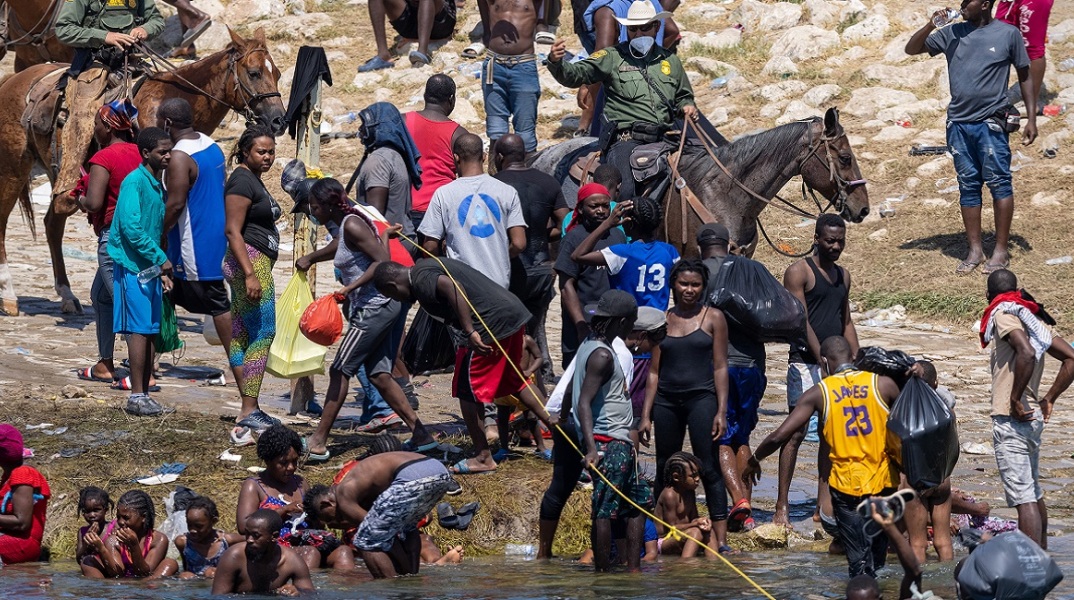 Η κυβέρνηση Μπάιντεν απελαύνει χιλιάδες Αϊτινούς