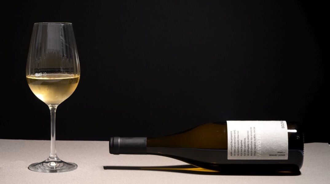 Λευκό Γράμμα: Το νέο κρασί της οινοποιίας Μπουτάρη 