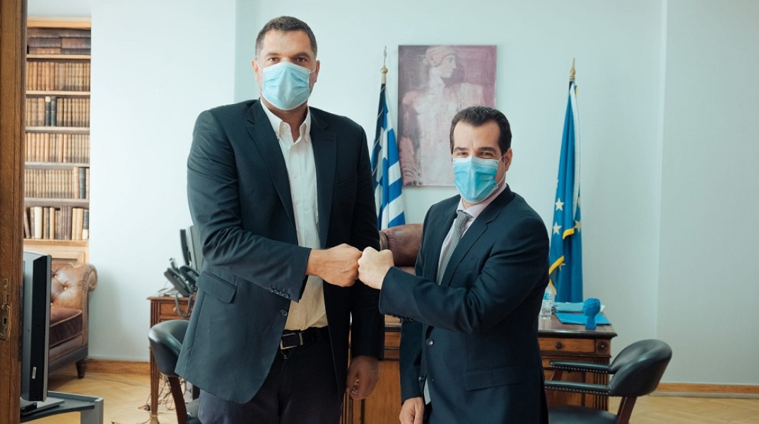 Συνάντηση του Υπουργού Υγείας Θ. Πλεύρη με τον προπονητή- καλαθοσφαιριστή Δ. Παπανικολάου