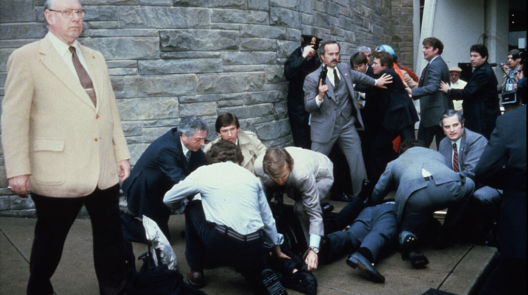 H στιγμή της απόπειρας δολοφονίας του Ρόναλντ Ρήγκαν το 1981