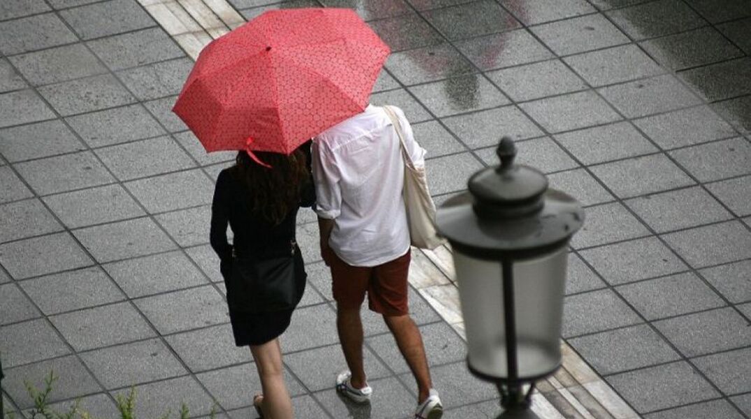 Καταιγίδα - Πολίτες με ομπρέλα 