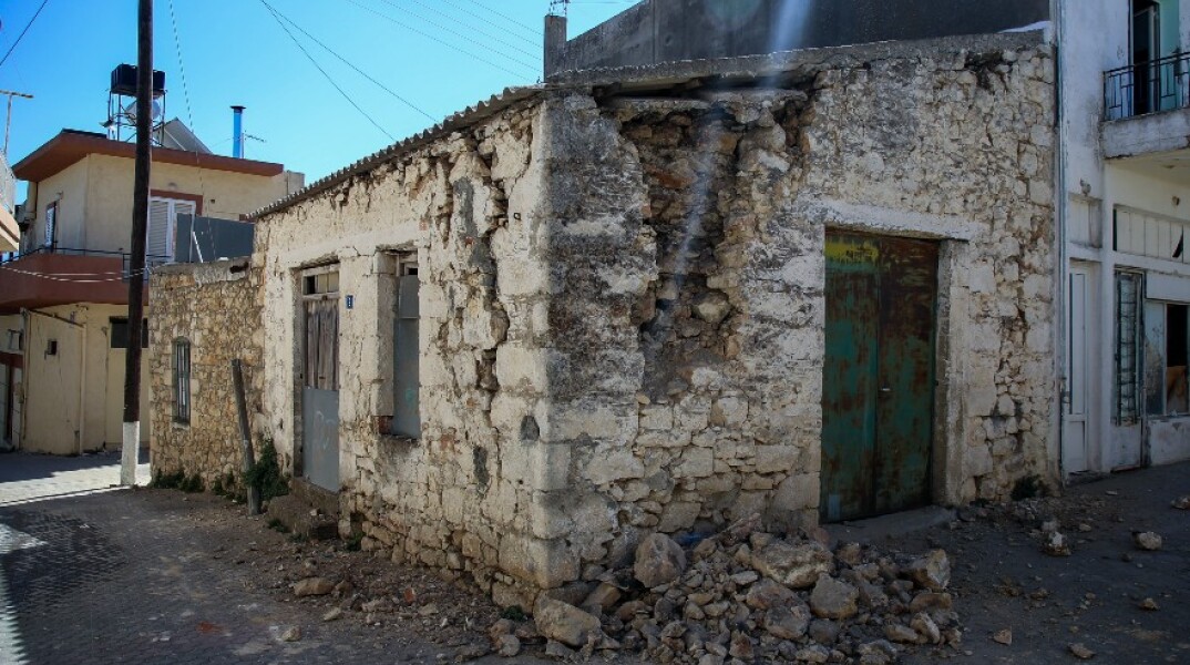 Σεισμός στην Κρήτη: Εικόνες καταστροφής από το Αρκαλοχώρι
