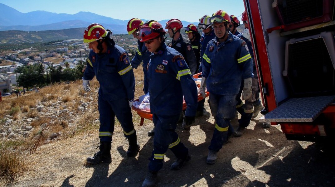 Σωστικά συνεργεία επιχειρούν μετά τον σεισμό στην Κρήτη