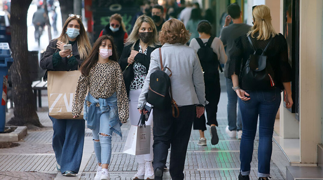 Κοπέλες με μάσκα για τον κορωνοϊό (ΦΩΤΟ ΑΡΧΕΙΟΥ) - Τα κρούσματα σήμερα Δευτέρα 27 Σεπτεμβρίου 2021 ανακοίνωσε ο ΕΟΔΥ