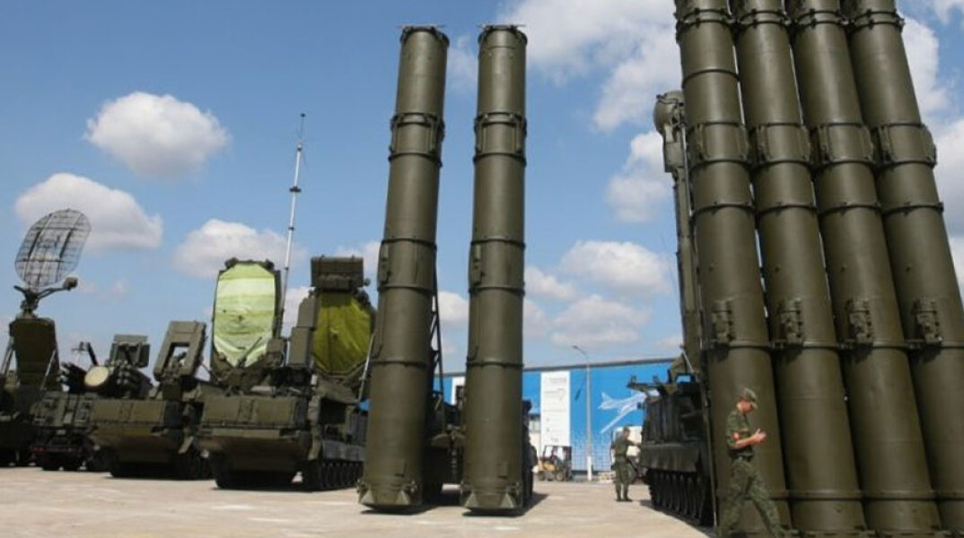 Πύραυλοι S-400 σε έκθεση οπλικών συστημάτων στη Μόσχα