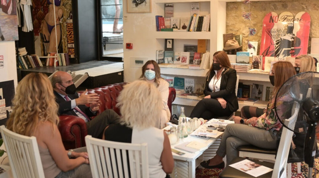 Ο υπουργός Εργασίας Κωστής Χατζηδάκης μιλά για το πρόγραμμα «Νταντάδες της Γειτονιάς»