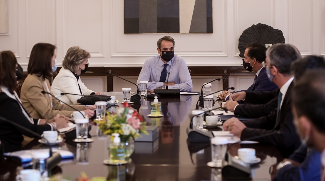 Συνάντηση του πρωθυπουργού, Κυριάκου Μητσοτάκη, με την Επίτροπο Συνοχής και Μεταρρυθμίσεων της Ευρωπαϊκής Ένωσης, Elisa Ferreira