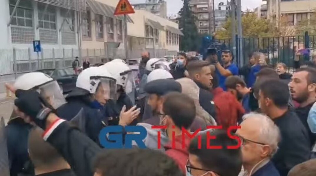 Θεσσαλονίκη: Νέα επεισόδια έξω από το ΕΠΑΛ Σταυρούπολης