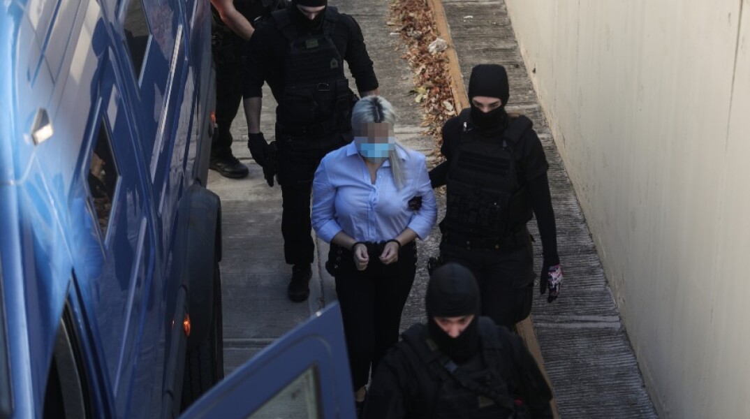 Η Έφη Κακαράτζουλα