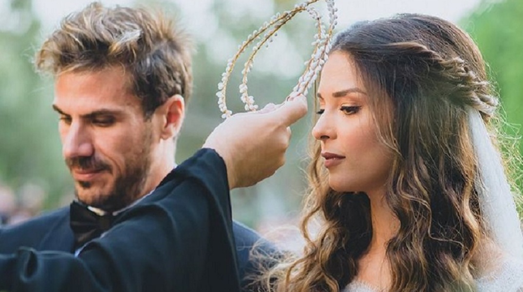 Παντρεύτηκαν Άκης Πετρετζίκης και Κωνσταντίνα Παπαμιχάηλ