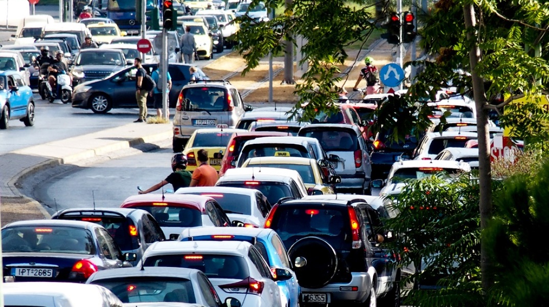 ΚΙΝΗΣΗ ΣΤΟ ΚΕΝΤΡΟ ΤΗΣ ΑΘΗΝΑΣ (Φώτο Αρχείου) 