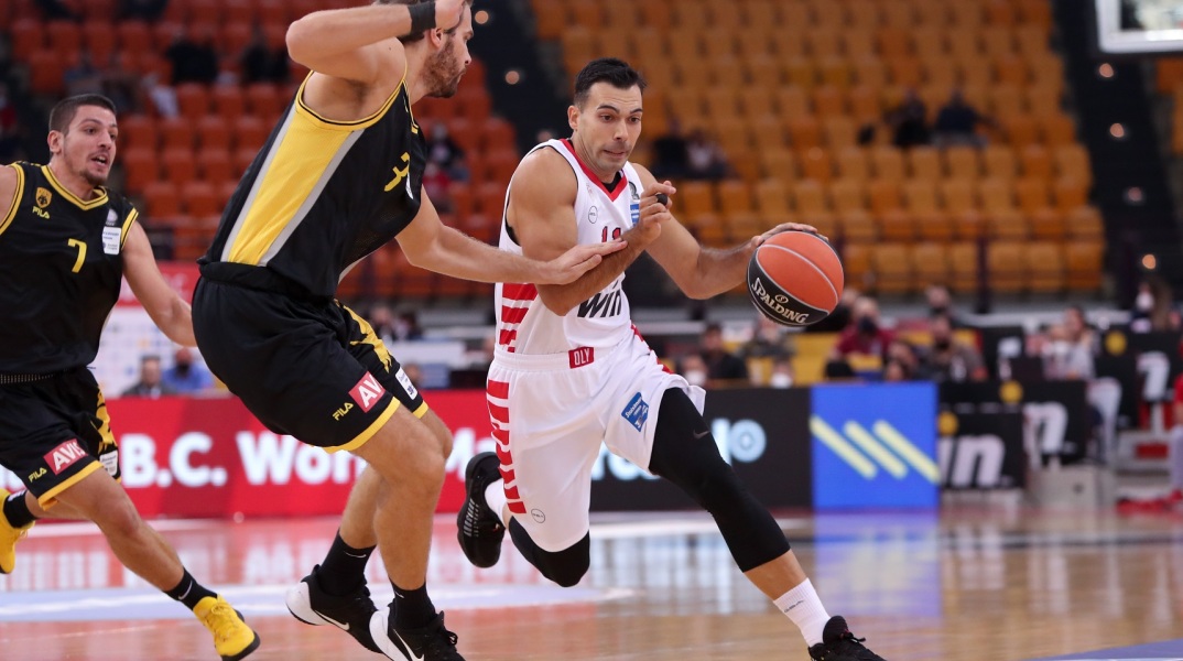 Basket League: Μεγάλη νίκη σημείωσε ο Ολυμπιακός έναντι της ΑΕΚ με σκορ 103-78, για την πρώτη αγωνιστική του πρωταθλήματος