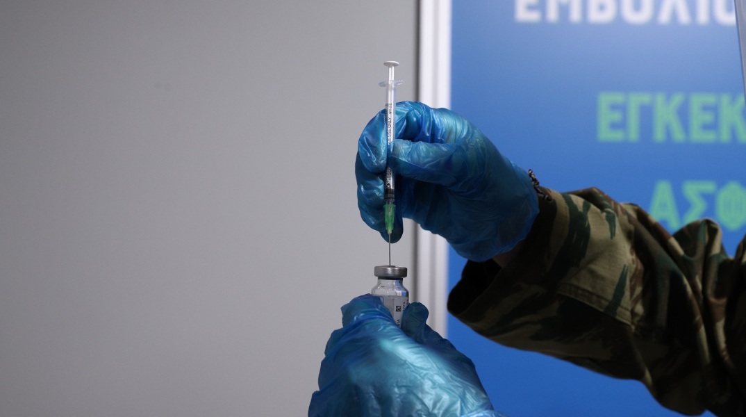 Κορωνοϊός: Όλοι οι πολίτες θα χρειαστεί να κάνουν 3η δόση του εμβολίου, σύμφωνα με την εκτίμηση της καθηγήτριας επιδημιολογίας, Θεοδώρας Ψαλτοπούλου.