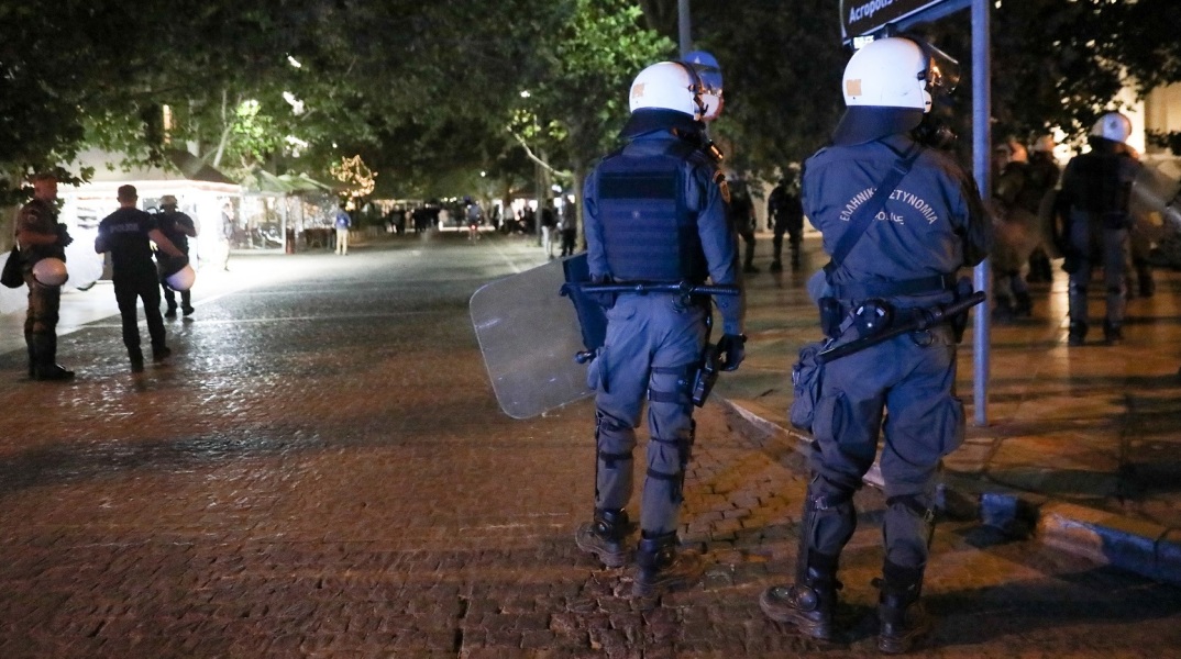 Επίθεση από ομάδα ακροδεξιών σημειώθηκε το απόγευμα της Κυριακής στο Νέο Ηράκλειο σε εκδήλωση της ΚΕΕΡΦΑ για τον ένα χρόνο από την καταδίκη της Χρυσής Αυγής.