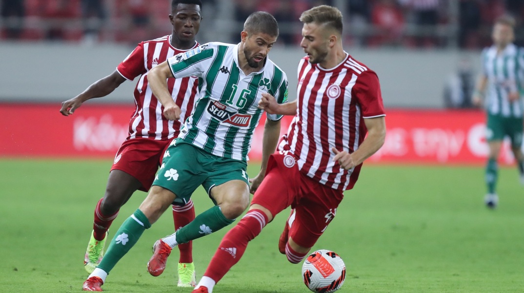 Super League: Στο 0-0 έμειναν Ολυμπιακός - Παναθηναϊκός στο ντέρμπι των αιωνίων στο Καραϊσκάκη, σε έναν αγώνα που σημαδεύτηκε από διακοπές και ρίψη καπνογόνων. 