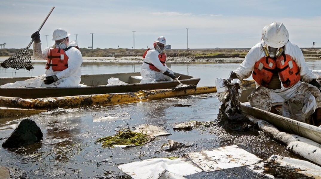 Πετρελαιοκηλίδα στην Καλιφόρνια