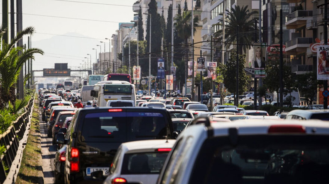 Μποτιλιάρισμα στη Συγγρού (ΦΩΤΟ ΑΡΧΕΙΟΥ) - Αυξημένη η κίνηση στους δρόμους της Αθήνας σήμερα Δευτέρα 4 Οκτωβρίου 2021