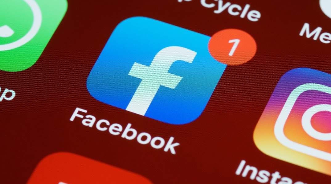 Οι εφαρμογές Facebook και Instagram.