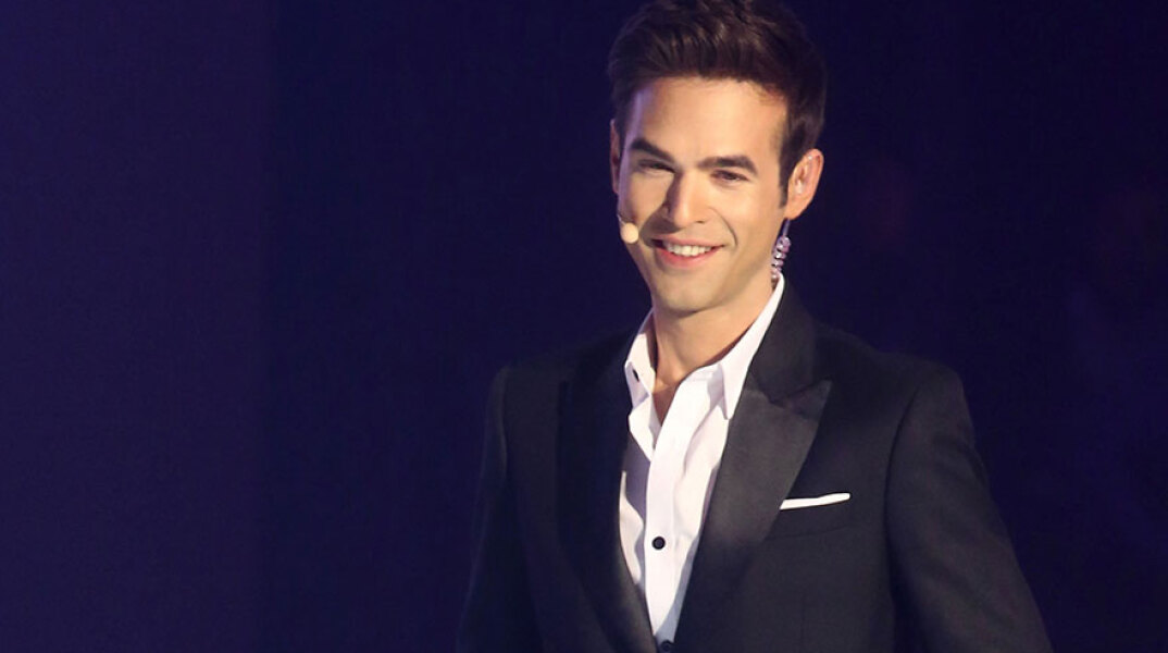 Μένιος Φουρθιώτης (ΦΩΤΟ ΑΡΧΕΙΟΥ) - Ο παρουσιαστής νοσηλεύεται στο νοσοκομείο ΚΑΤ με τραύματα