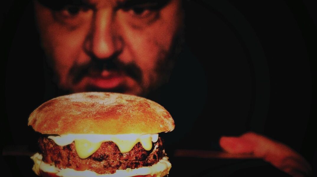 Ηλίας Σκουλάς: Ο Mr. Premium Burger αποκαλύπτεται