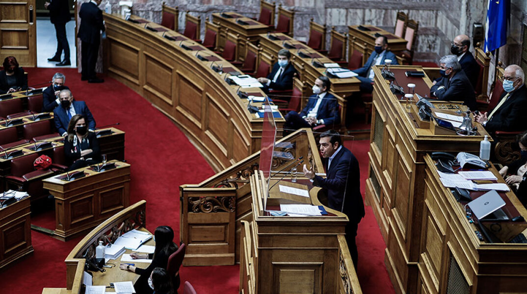 Κυριάκος Μητσοτάκης και Αλέξης Τσίπρας στη Βουλή (ΦΩΤΟ ΑΡΧΕΙΟΥ)