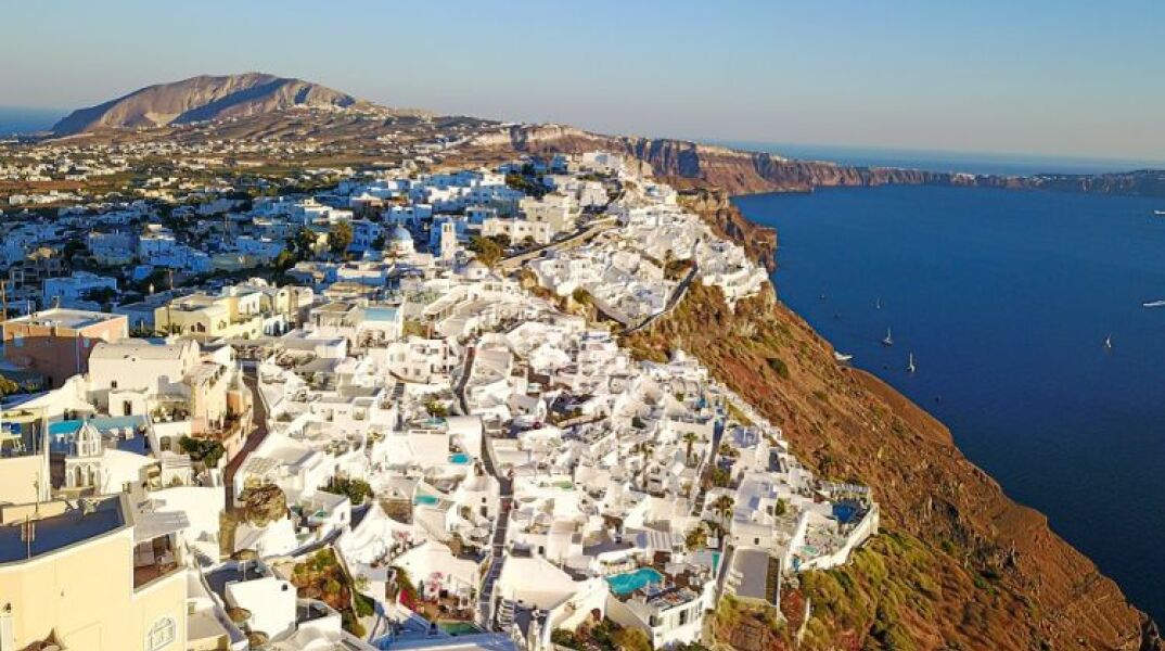  Σαντορίνη: Οροφή υπόσκαφου κτιρίου έπεσε πάνω σε εργάτες - Ένας νεκρός κι ένας τραυματίας