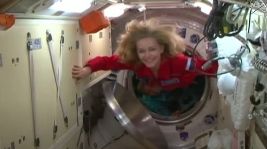 Η ταινία The Challenge θα γίνει σε συνεργασία με την Κρατική Υπηρεσία Διαστήματος της Ρωσίας και θα αποτελεί των πρώτη που γυρίζεται στο διάστημα