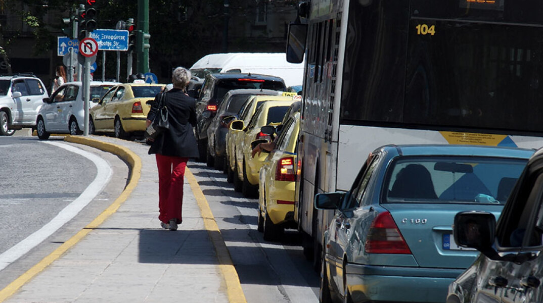 Μποτιλιάρισμα και κίνηση στην Αθήνα - Επιστρέφει ο Δακτύλιος στο κέντρο