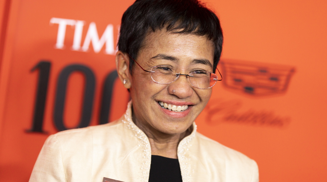 Η βραβευμένη με Νόμπελ Ειρήνης Φιλιππινέζα δημοσιογράφος Μαρία Ρέσα, ασκεί δριμεία κριτική στο Facebook, χαρακτηρίζοντάς το απειλή κατά της Δημοκρατίας 